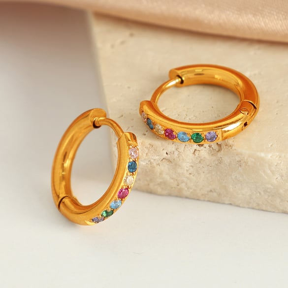 1 paio di orecchini a cerchio da donna in acciaio inossidabile con zirconi placcati in oro 18 carati, semplici e classici 2