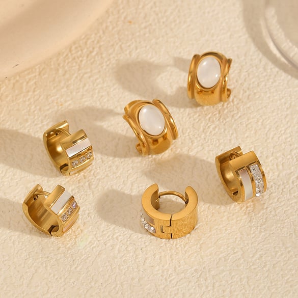 1 paio di orecchini a cerchio da donna con strass placcati in oro 18 carati, stile semplice e di lusso, leggeri e rotondi, in acciaio inossidabile