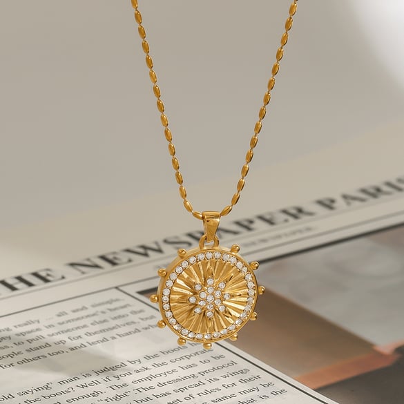 1 pezzo di lusso serie Europa e America stella in acciaio inossidabile color oro collane con ciondolo da donna 2