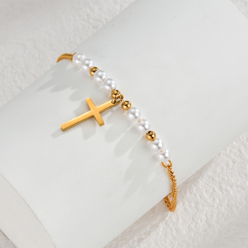 1 par de tobilleras clásicas de acero inoxidable con perla artificial chapada en oro de 14 quilates para mujer. Imagen4