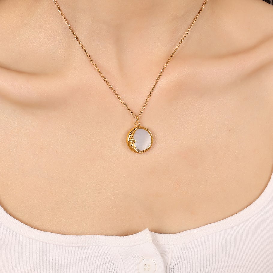 1 pezzo serie romantica classico sole/luna titanio acciaio color oro conchiglia collane ciondolo da donna Immagine5