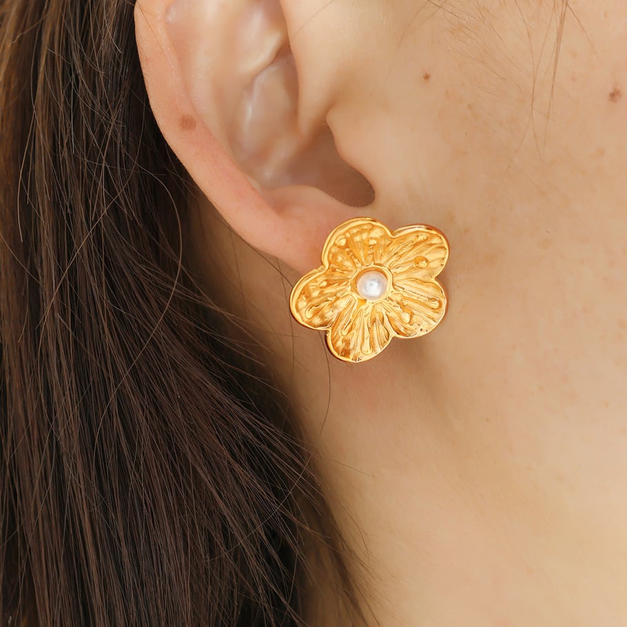 1 Pair Romantic Series Retro Flower Stainless Steel 18K Gold Plated Artificial Pearl Women Stud Earrings Picture4