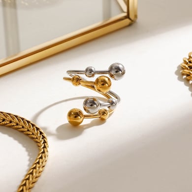 1 Paar Luxuriöse Serie Cold Wind Unregelmäßiger Edelstahl Goldfarben plattiert Verstellbare Damenringe h5 Bild4