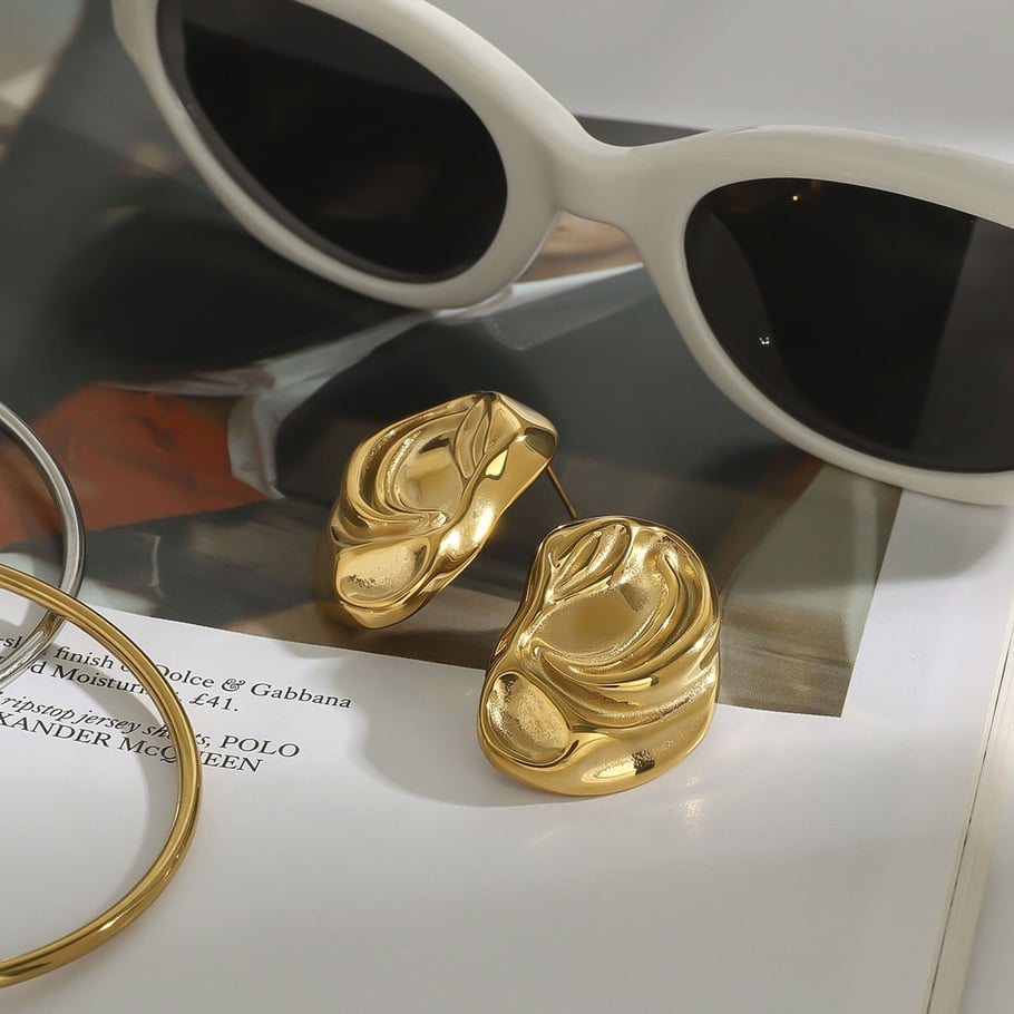 1 par de pendientes de botón de acero inoxidable irregulares de color dorado para mujer, serie simple, Europa y América Imagen4