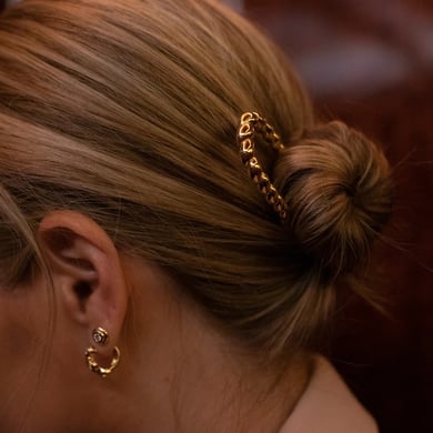 1 Paar einfache Serie elegante Buchstaben Edelstahl 18 Karat vergoldet Frauen Haarspangen h5 Bild3