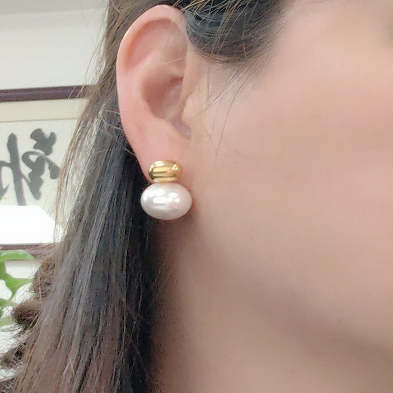 1 Pair Luxurious Retro Style Solid Color Stainless Steel 18K Gold Plated Inlay Artificial Pearl Women's Stud Earrings Picture5
