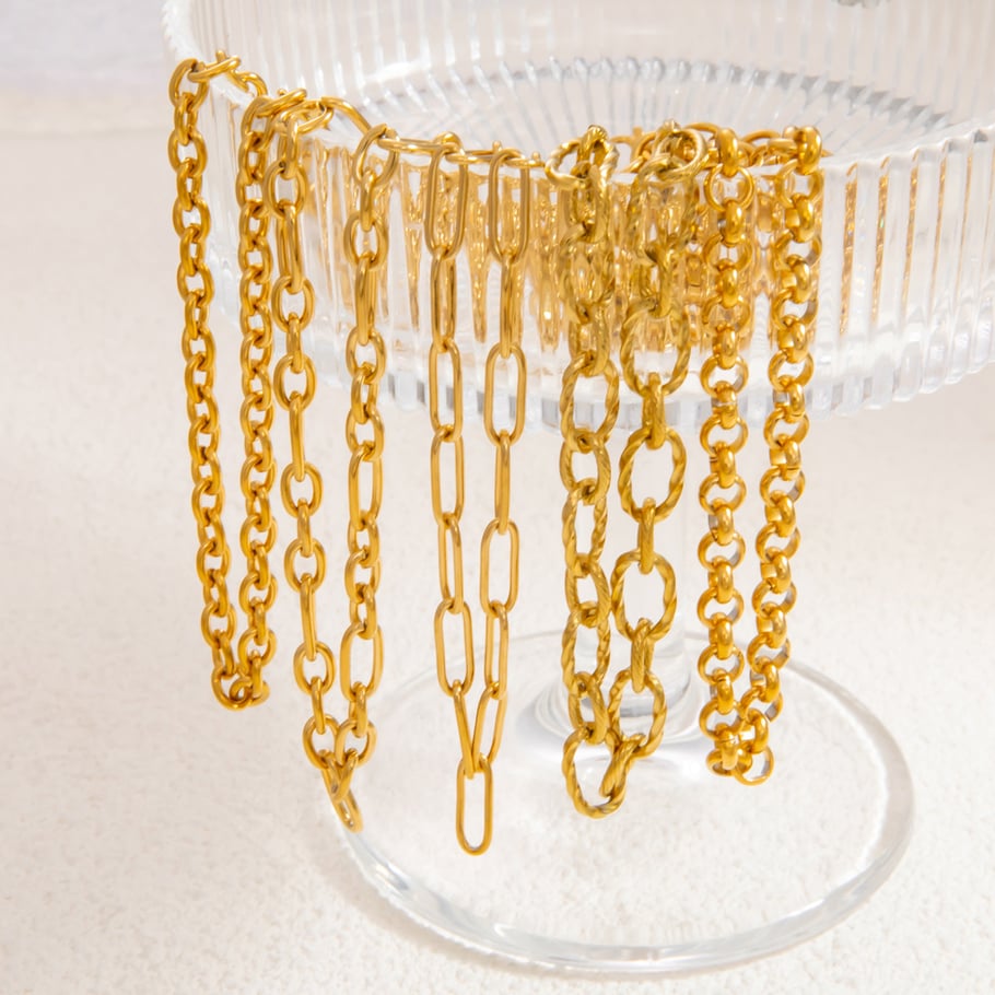 Collar de cadena para mujer, serie simple, clásico, de acero inoxidable de color sólido, chapado en oro de 18 quilates. Imagen4