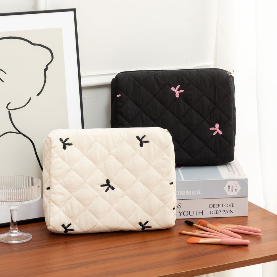 1 Piece Classic Travel Bowknot Portable Large Capacity Beauty Case With Random Printing Design Women's Quilted Cosmetic Bags Picture4
