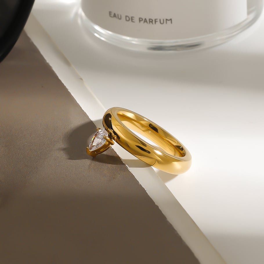 Klassische Ringe aus goldfarbenem Edelstahl mit Edelsteinen Bild4