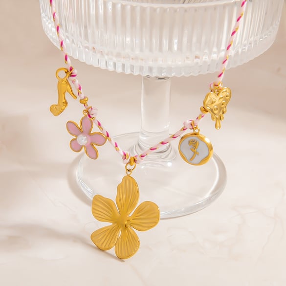 Collane con ciondolo a forma di fiore dolce in acciaio inossidabile color oro