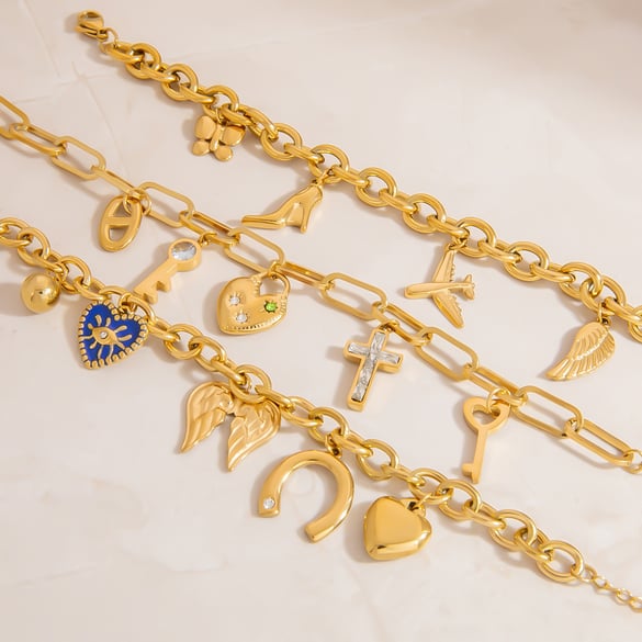 Squisita collana con ciondolo a croce in acciaio inossidabile color oro da donna