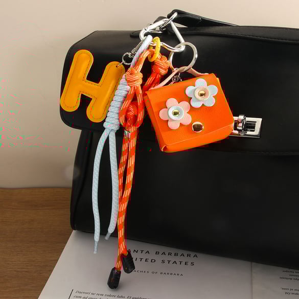 1 breloque de sac pour femme en PU, série romantique, lettre quotidienne