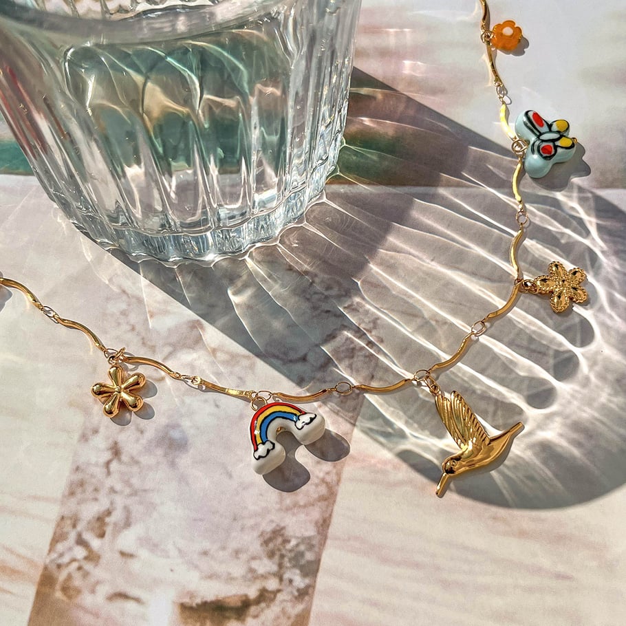 Collar con colgante de acero inoxidable dorado con un dulce arcoíris h5Imagen5