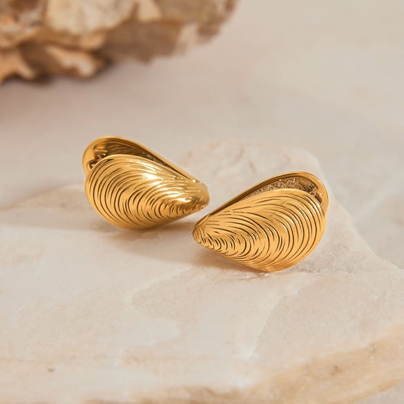 Orecchini a bottone in acciaio inossidabile color oro a forma di conchiglia