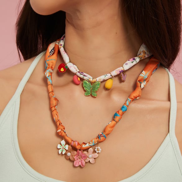 Collane con ciondolo da donna in acciaio inossidabile color oro con fiori colorati della serie tropicale