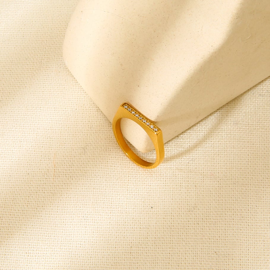 Simple Temperament Gold Stainless Steel Women's Ring Picture2