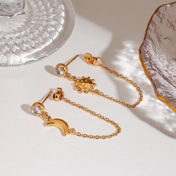Daily Sun &amp; Moon roestvrijstalen oorbellen met gouden hanger