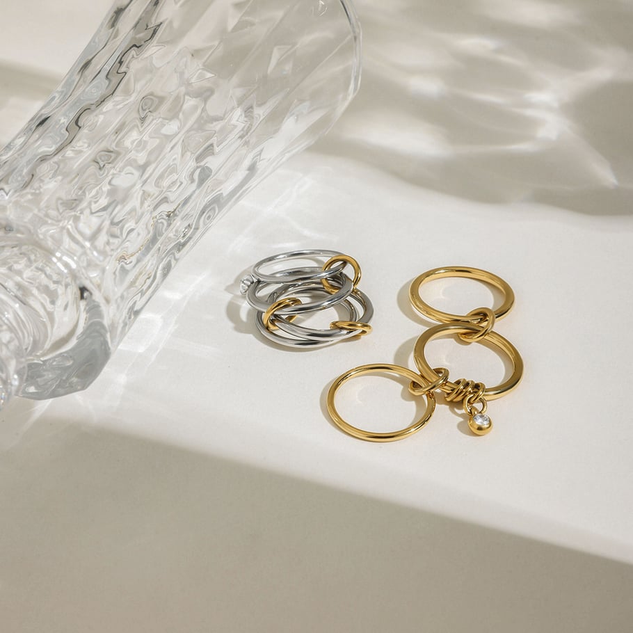 Anillos minimalistas de acero inoxidable color dorado con forma anular simple h5Imagen6
