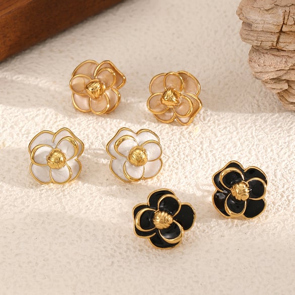 Elegantes pendientes de acero inoxidable con forma de flor