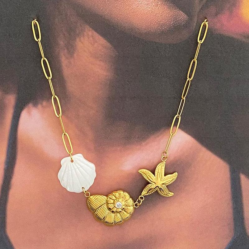1 Piece Simple Series Vacation Turtle Stainless Steel   Gold Color  Rhinestone Women's Pendant Necklaces Picture4