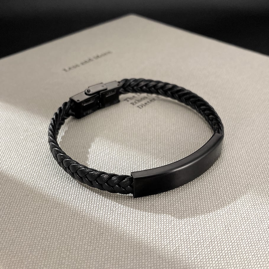 Minimalist Black Stainless Steel Men's Bracelets Picture2