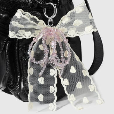 Taschenanhänger mit Spitzenschleife und Knoten h5 Bild2