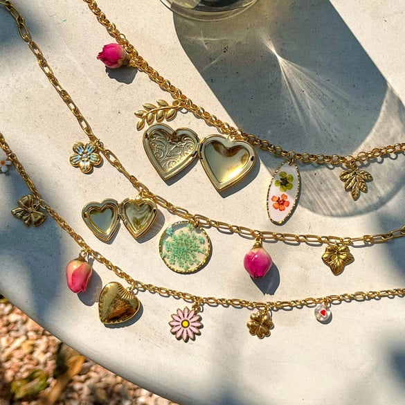 Collane con ciondolo a forma di cuore in acciaio inossidabile color oro 2
