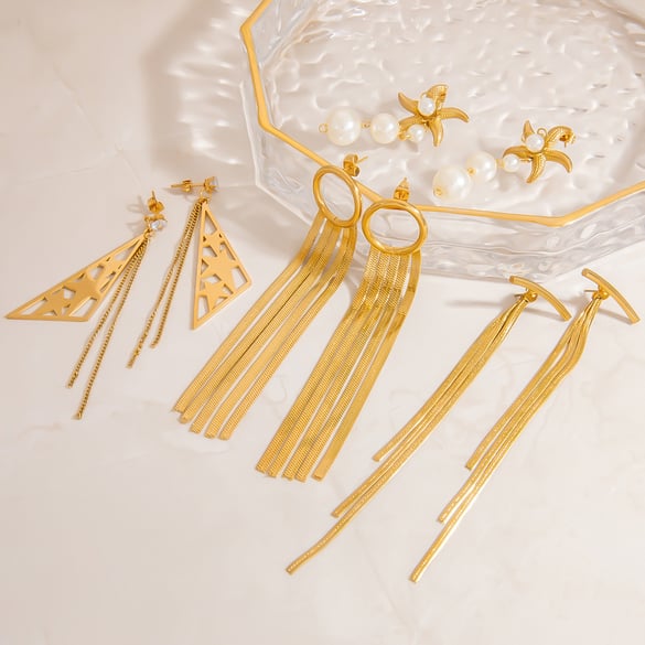 Elegante kwastjesoorbellen van roestvrij staal met gouden hangers 2