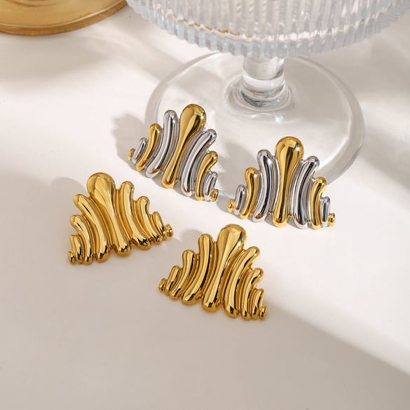 Klassische geometrische Ohrstecker aus goldfarbenem Edelstahl