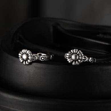 Daisy Stainless Steel Material Men's Stud Earrings h5 Picture2
