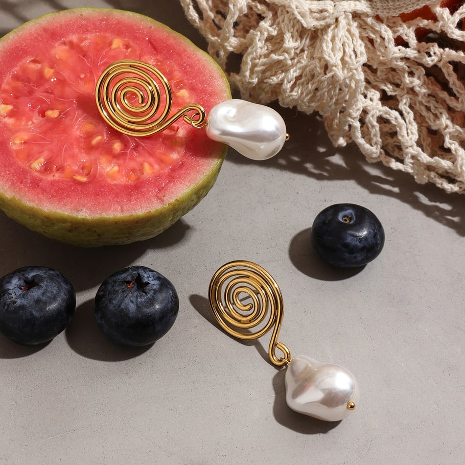 Boucles d&#39;oreilles pendantes en acier inoxydable couleur or en forme de vortex Image3
