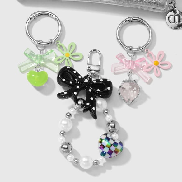 Lindos adornos para bolsos con lazo 2