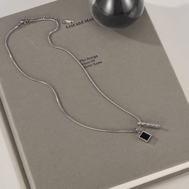 Minimalist Rectangular Stainless Steel Women's Pendant Necklaces h5 Picture3