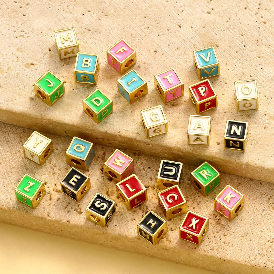 Anspruchsvolle bunte Buchstaben-Anhänger in Kupfer-Gold-Farbe Bild3