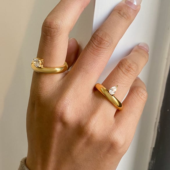 Anelli classici in acciaio inossidabile con pietre preziose color oro 2