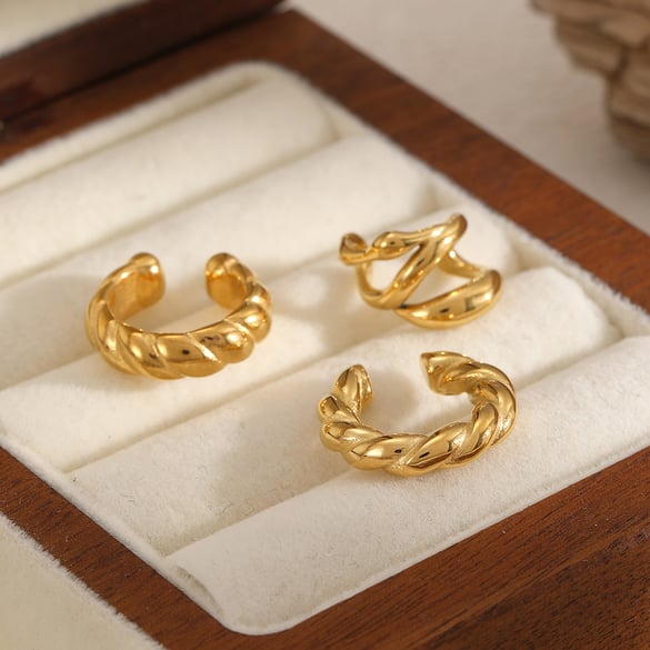 Goldfarbene Ohrklemmen aus Edelstahl 2