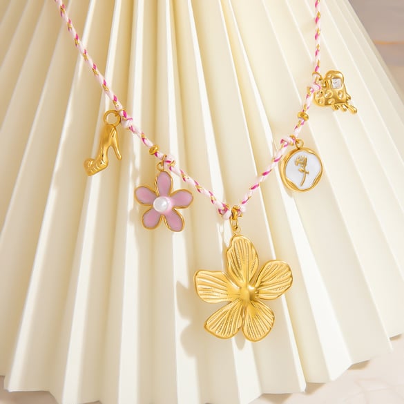 Collane con ciondolo a forma di fiore dolce in acciaio inossidabile color oro 2