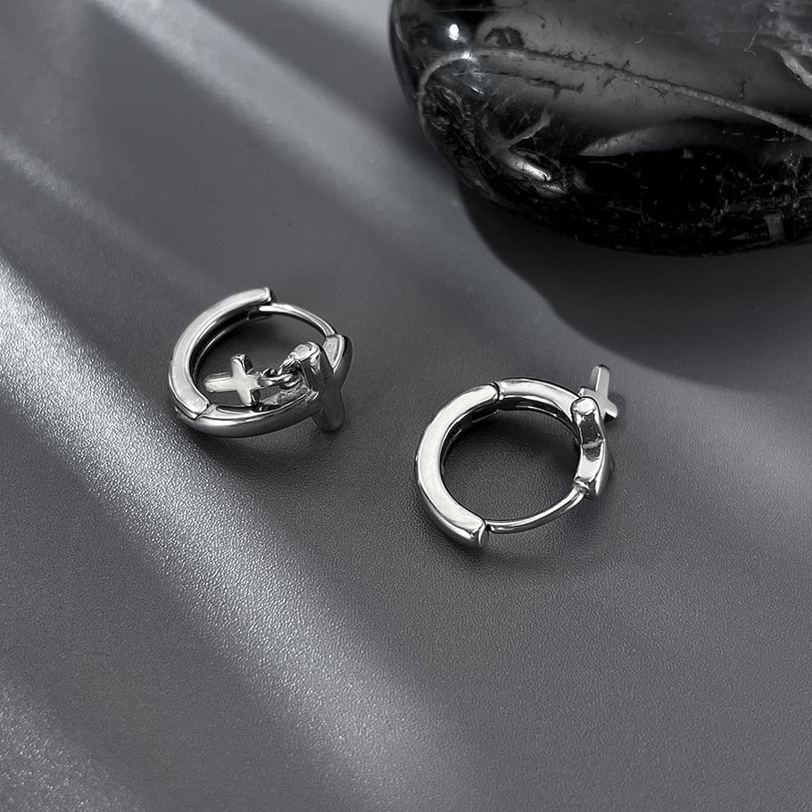Boucles d&#39;oreilles créoles modernes en acier inoxydable pour homme avec croix Image5