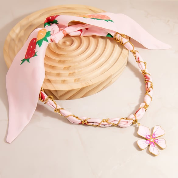 Collane con ciondolo a forma di fiore romantico in acciaio inossidabile color oro