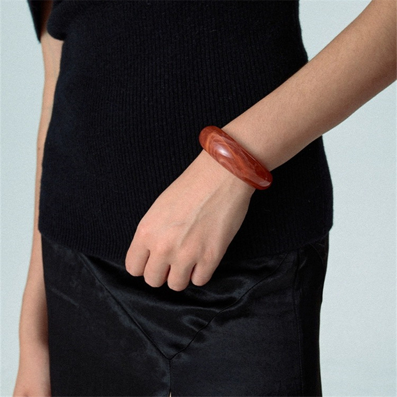 1 Piece Light Luxury Vintage Swoosh Resinous Women's Bangles Picture4