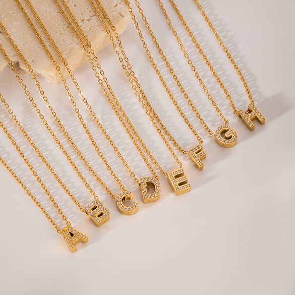 1 pezzo semplice serie lettera giornaliera in acciaio inossidabile color oro collane con ciondolo da donna