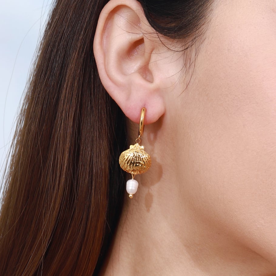1 par de pendientes colgantes de acero inoxidable con forma de tortuga, color dorado y perla artificial para mujer. Imagen7