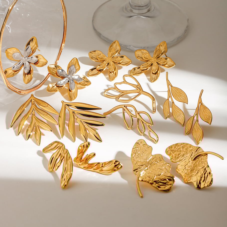 Retro Stainless Steel Leaves Shape Gold Color Women's Stud Earrings Picture3