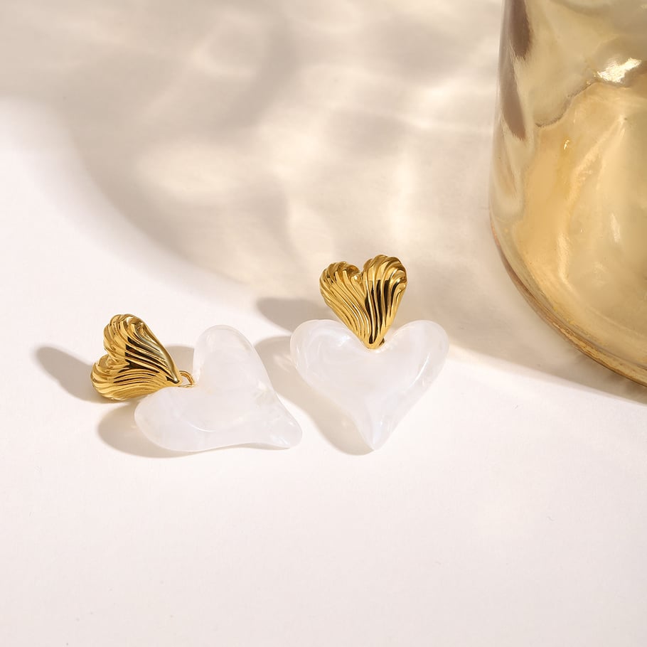 Retro Heart Women's Stud Earrings Picture7