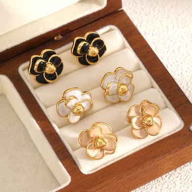 Elegante Ohrstecker aus Edelstahl mit Blumenmotiv h5 Bild2