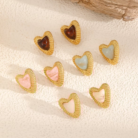 Pendientes de botón de acero inoxidable color dorado con forma de corazón 2