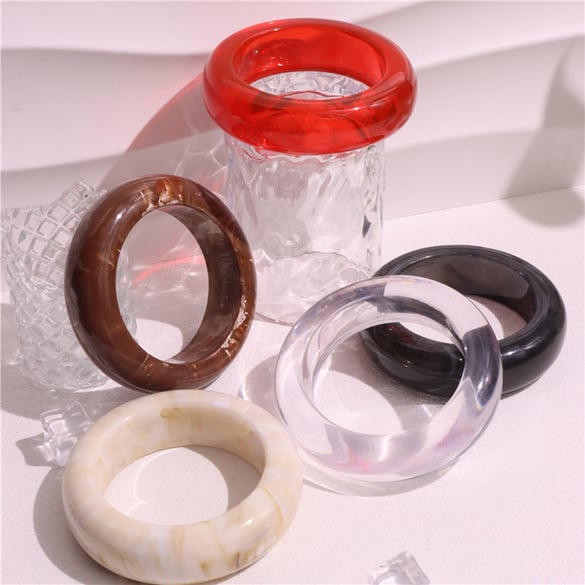 1 Piece Haute Vintage Round Acrylic Women's Bangles