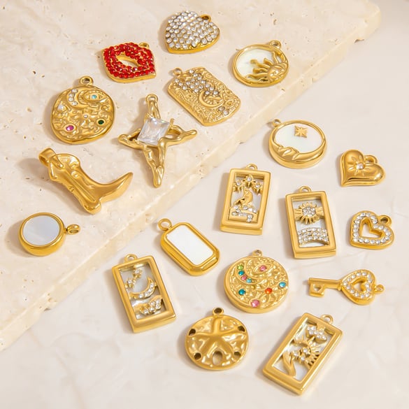 1 pieza de colgantes de acero inoxidable con forma de corazón retro de serie simple y diamantes de imitación de color dorado para mujer