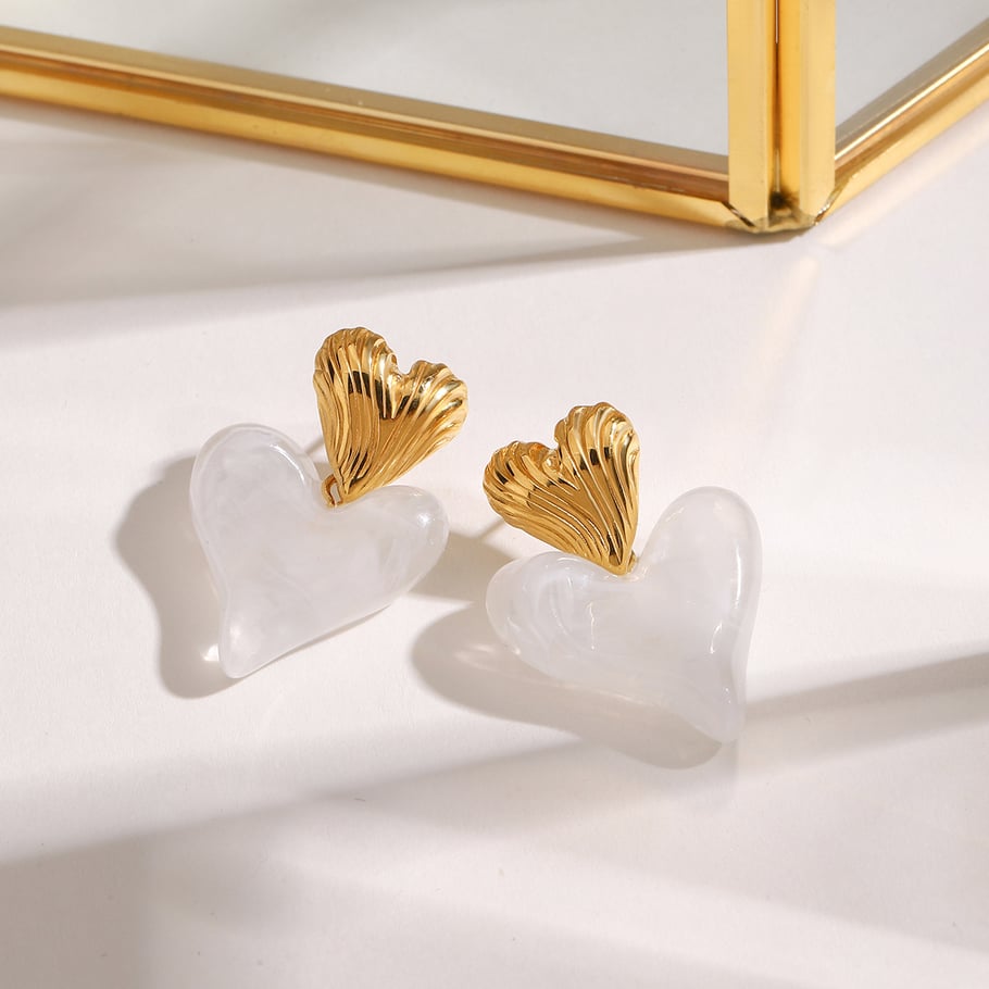 Retro Heart Women's Stud Earrings Picture5