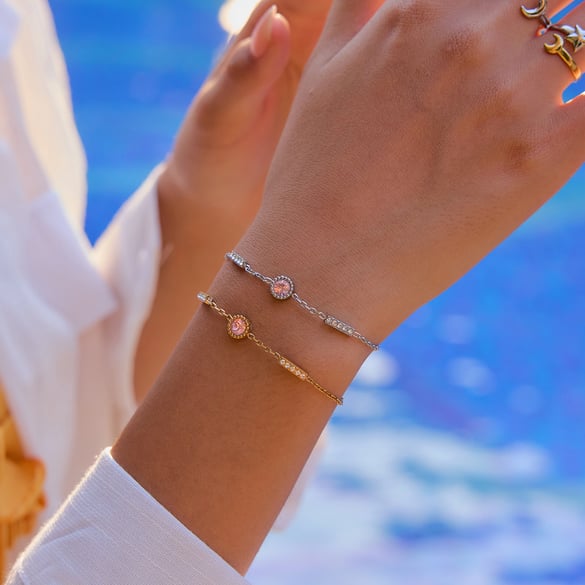 Eenvoudige roestvrijstalen armbanden met gouden bedel